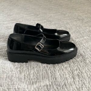 Black sleek mary jane style shoes by sincerely jules for women size 9,5